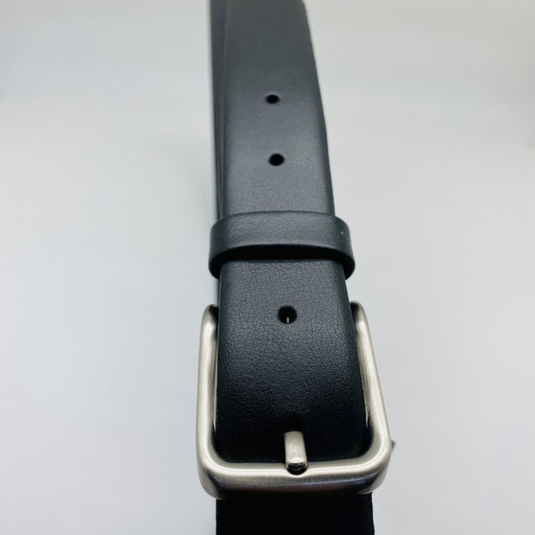Cinturón de piel negra en 30 mm con hebilla circular