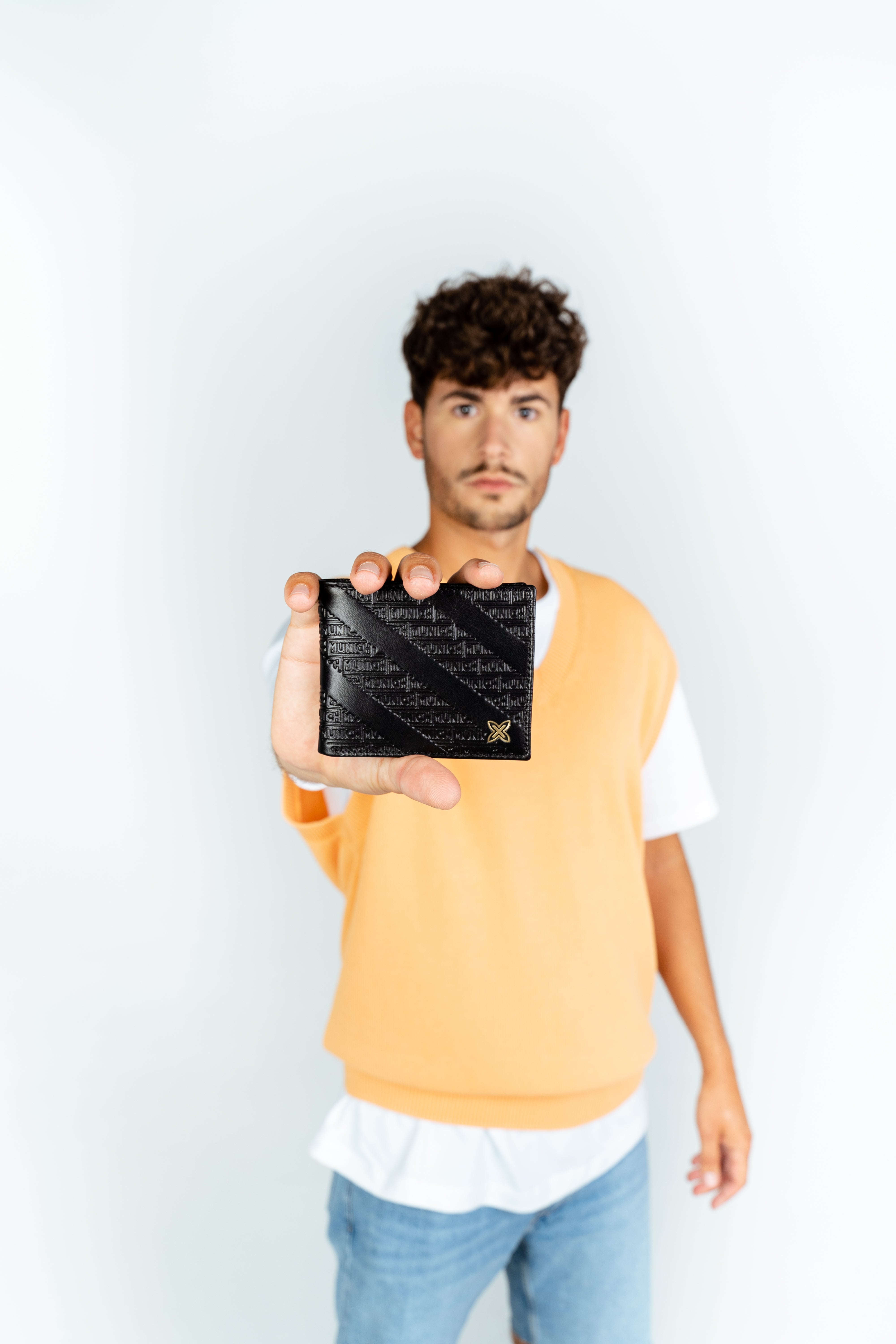 5208 114 - LYRICS - CARTERA MUNICH